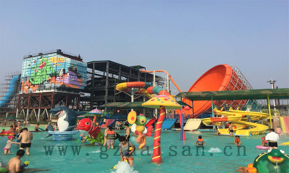 水上乐园设施欢乐无限，畅享清凉夏日